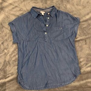 EUC Vineyard Vines short sleeved chambray pullover